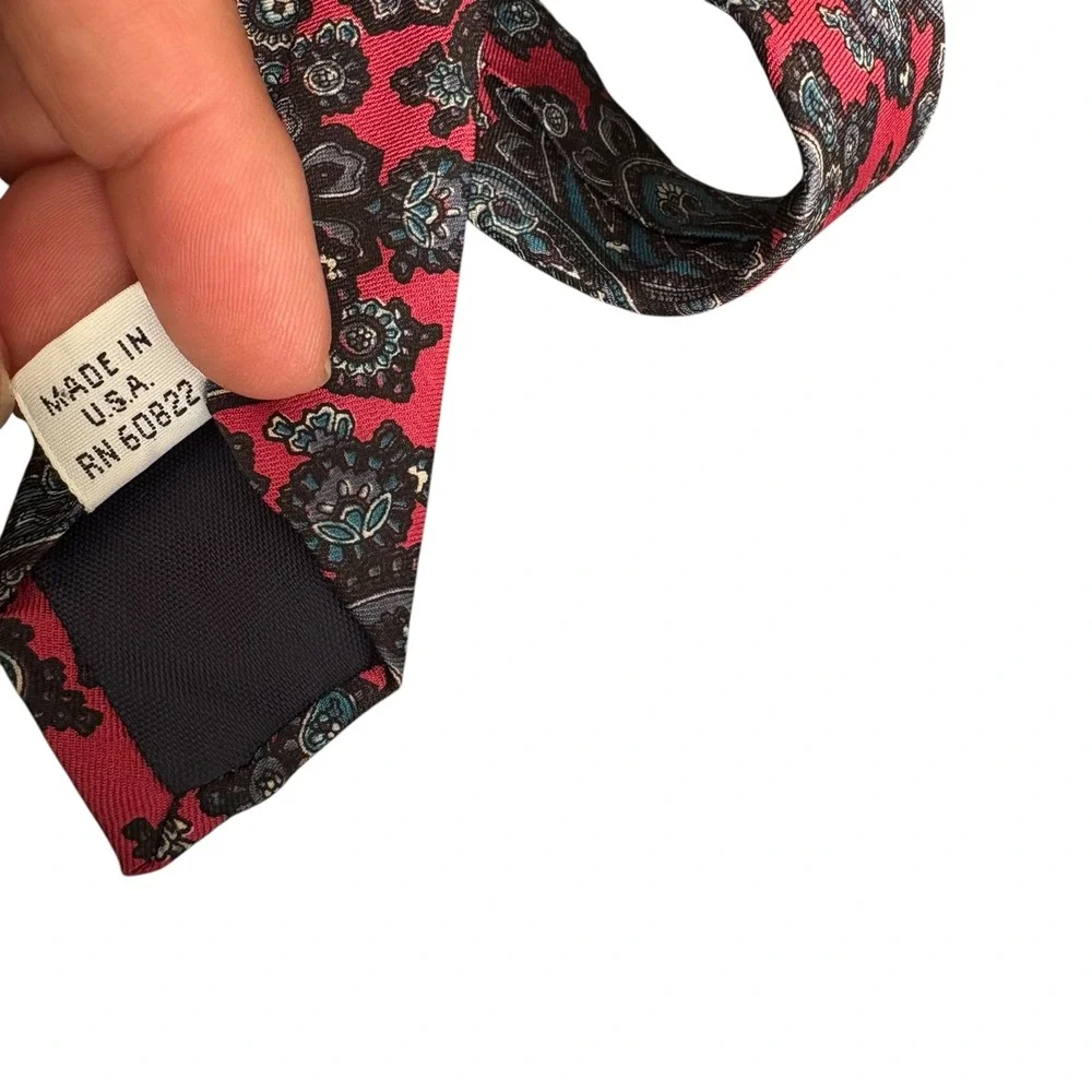 GANT‎ 100% Silk Paisley Tie Pink Blue Black Floral Pattern Made in USA 58x3.25